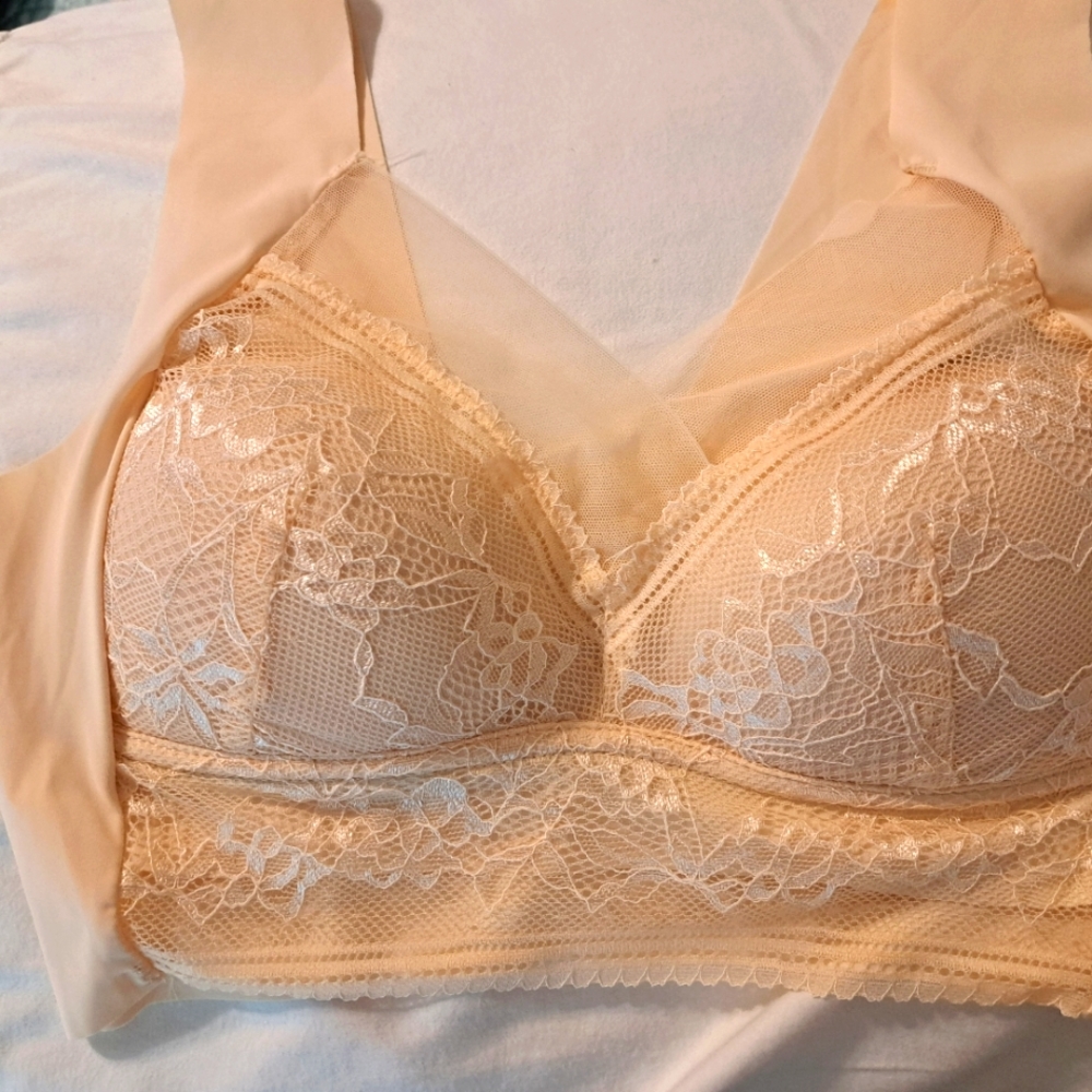 NEW No wire pretty bra